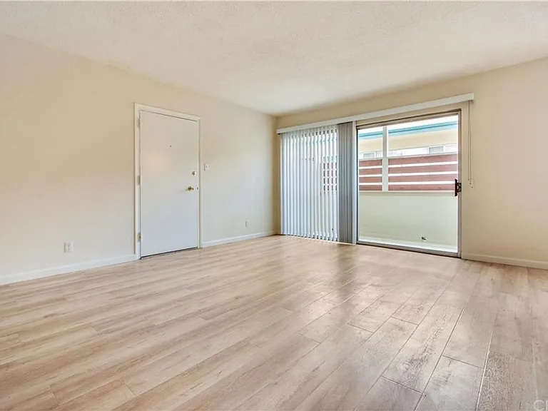 1040 Euclid St — Photo 5
