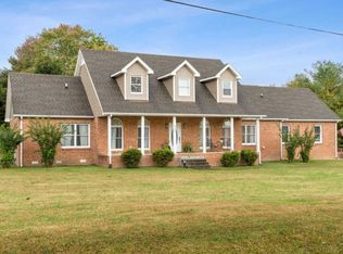 906 N Countrywood Rd, Adams, TN 37010