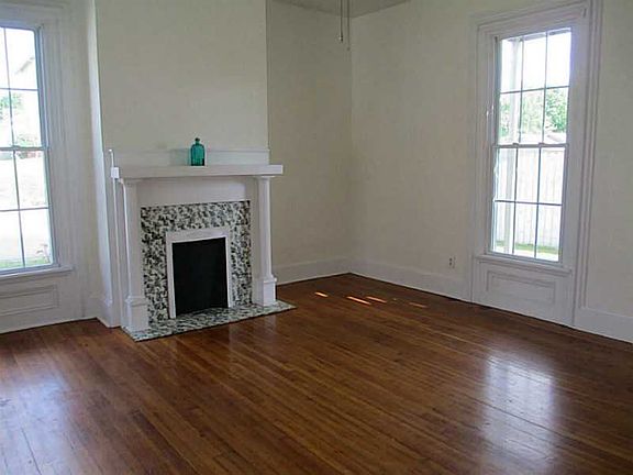 4th image of 19 E Race St