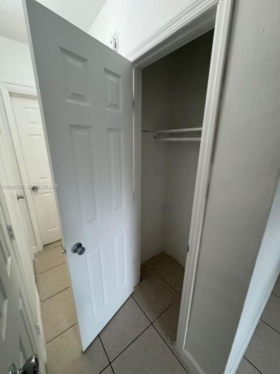 325 NW 15th St APT 5, photo 8
