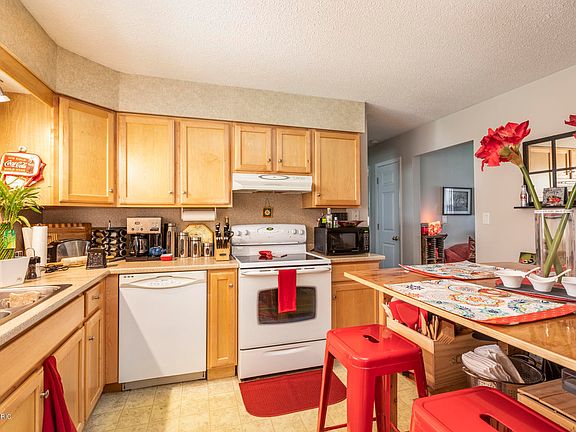 5th image of 2772 Princeton Dr
