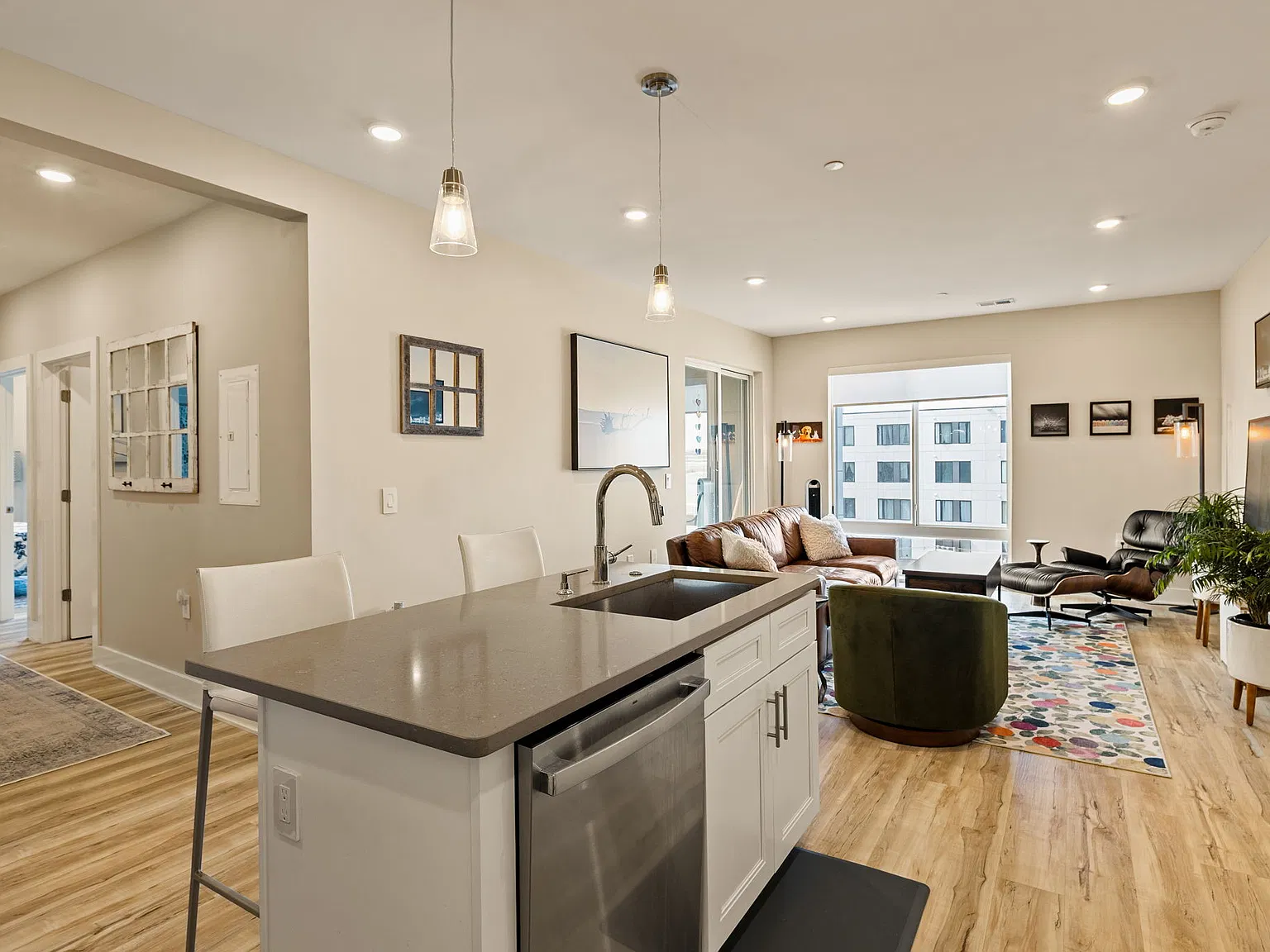 3 bed, 1237 sqft, $3,750 — Photo 4