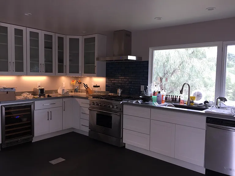 800 Sanel Dr — Photo 5