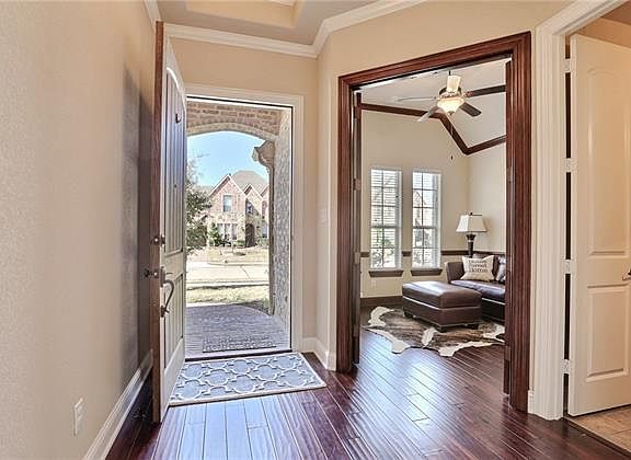2nd image of 2524 Broadway Dr