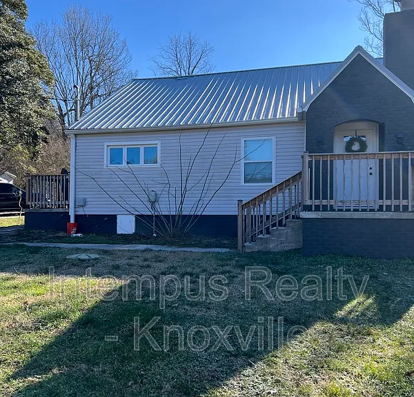 1104 E Hendron Chapel Rd — Photo 2