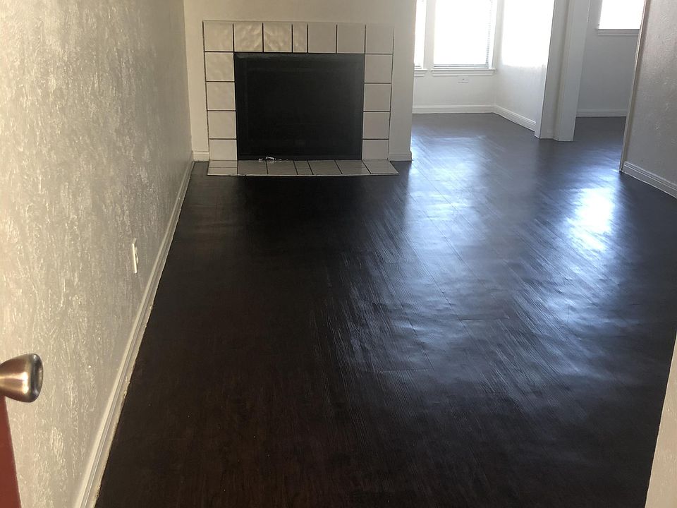 1st image of 215 Lake Meadows Dr