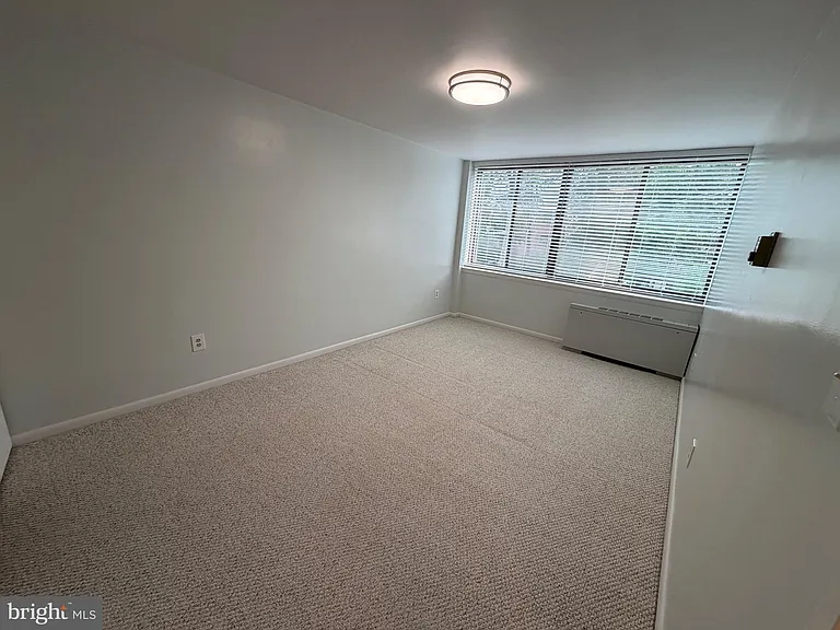4390 Lorcom Ln #404 — Photo 9