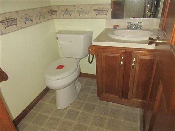 5th image of 40 Christopher Dr #72