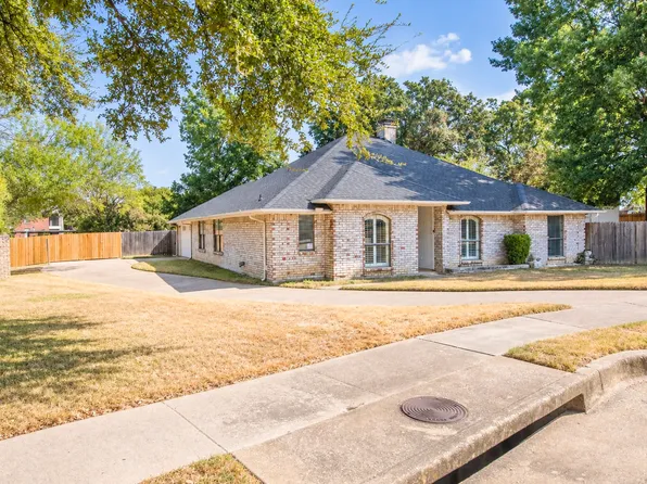 301 Morrison Ct, Euless, TX 76039