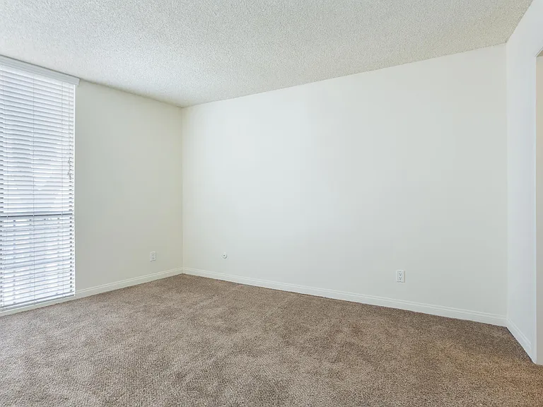 2185 Chatsworth Blvd, San Diego, CA 92107-Loma Highlands Apartment Homes Bedroom