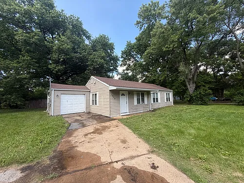 1539 Trampe Ave Photo 1