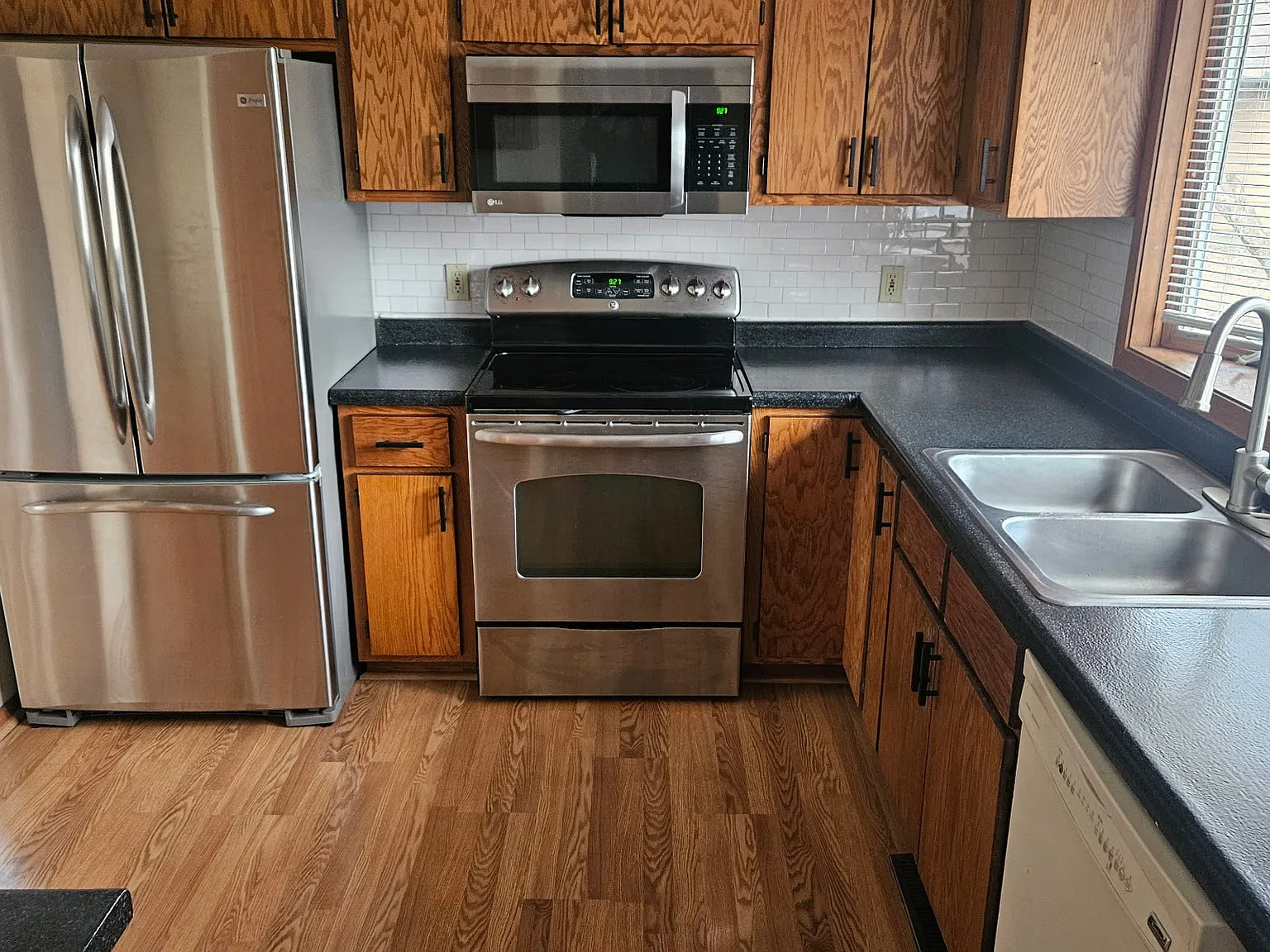 3 bed, 1660 sqft, $2,700 — Photo 2