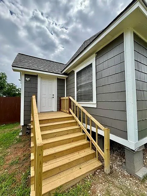 3 bed, 1.0 bath, 1100 sqft, $1,595 — Photo 4