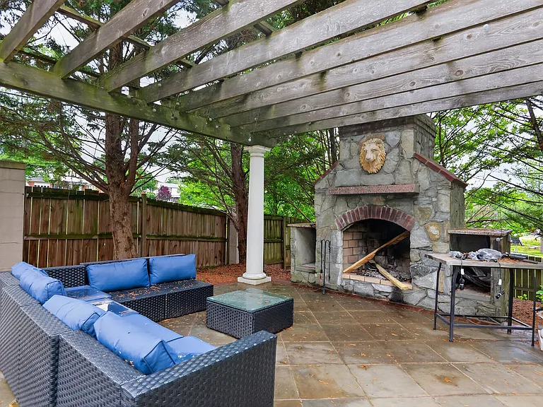 7818 Leland Rd — Photo 46