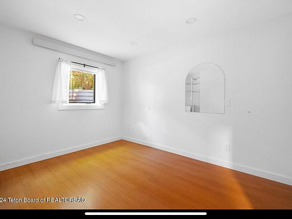 4th image of 442 S Willow St Unit 2