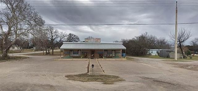 1st image of 901 S Parkway Dr