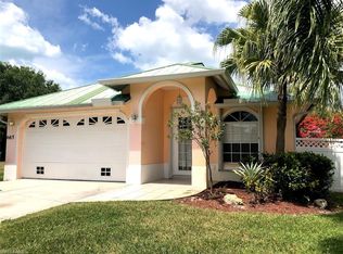 685 101st Ave N, Naples, FL 34108