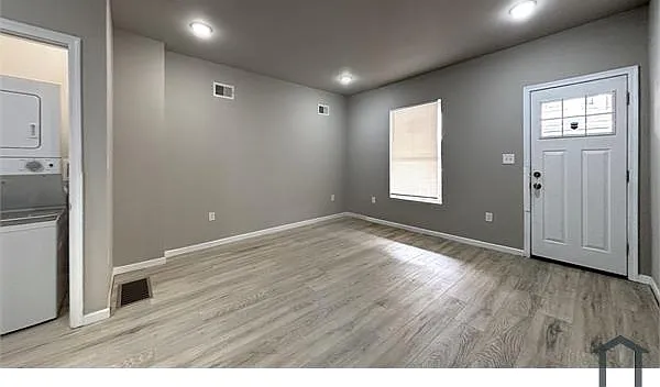 141 N Peach St — Photo 5
