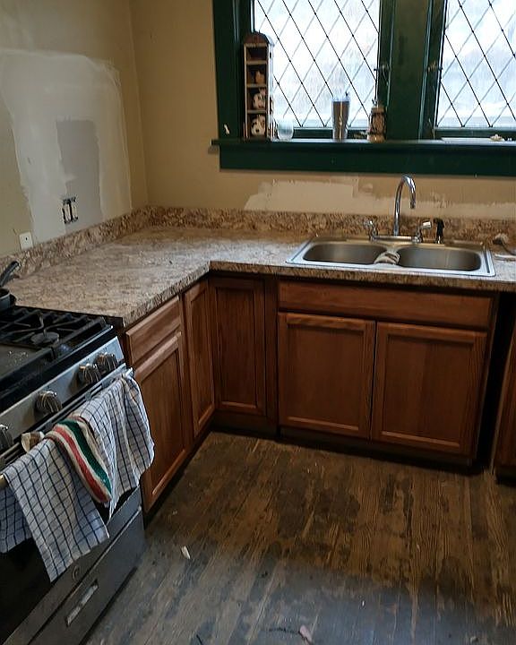 2nd image of 107 Railroad St