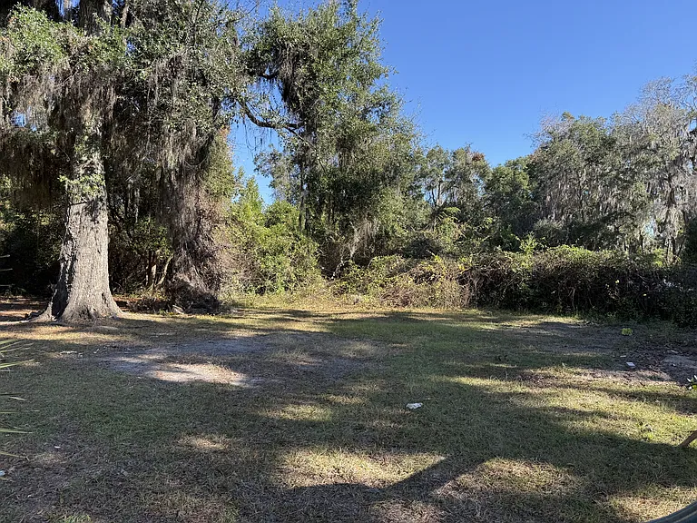 656 NE Lake Dr — Photo 3