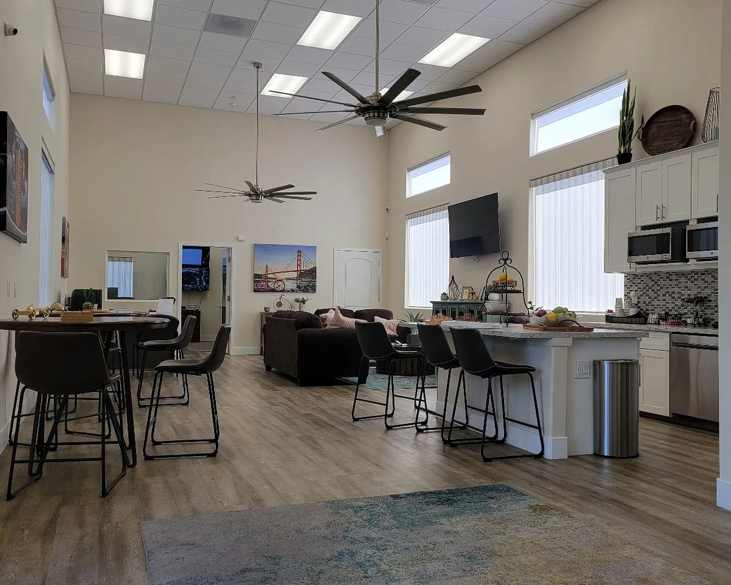Sunburst Apartments — Photo 4