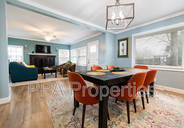 2404 Francis St — Photo 12