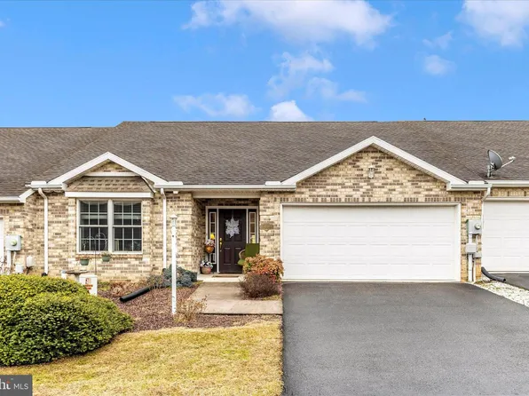 608 Brookview Dr, Greencastle, PA 17225