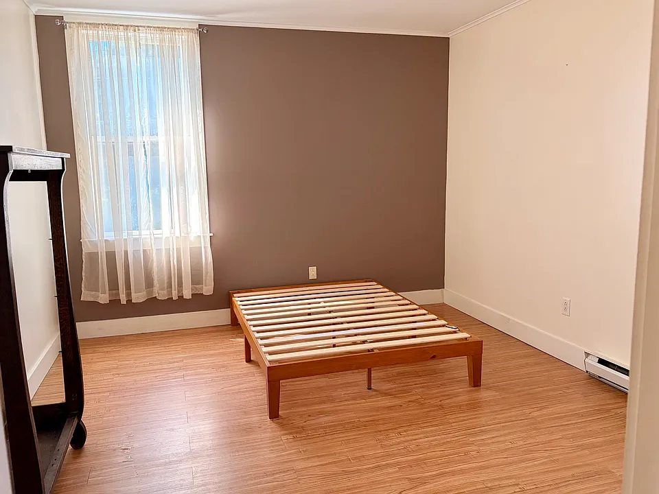 95 Main St #2A