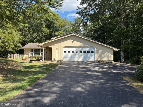 4 Fairfield Cir, Fredericksburg, VA 22407