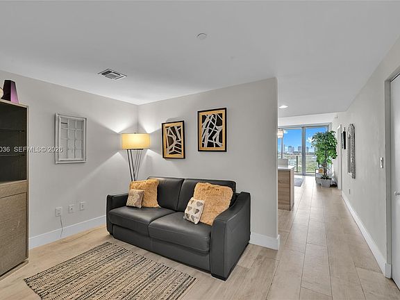 2nd image of 16385 Biscayne Blvd Unit 1020
