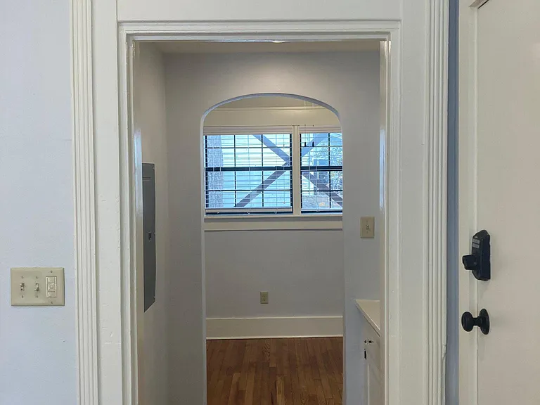 511 E 7th St #B — Photo 5