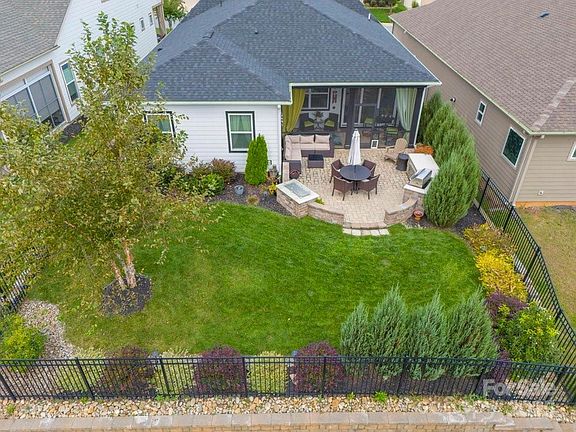 3rd image of 494 Bowline Dr