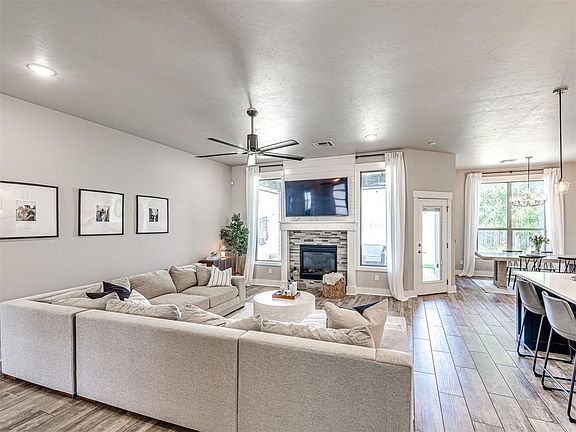 5th image of 15605 Capri Ln