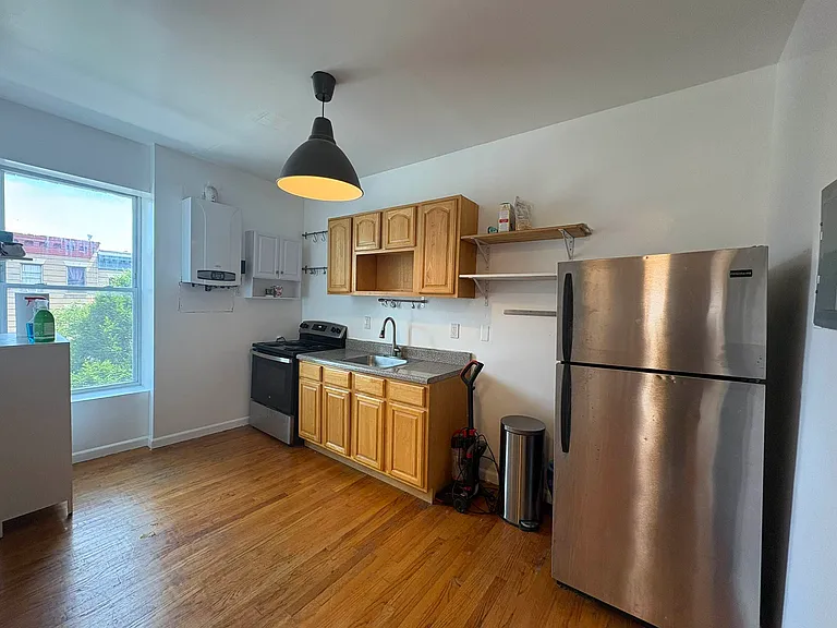 638 Park Pl #2B — Photo 1