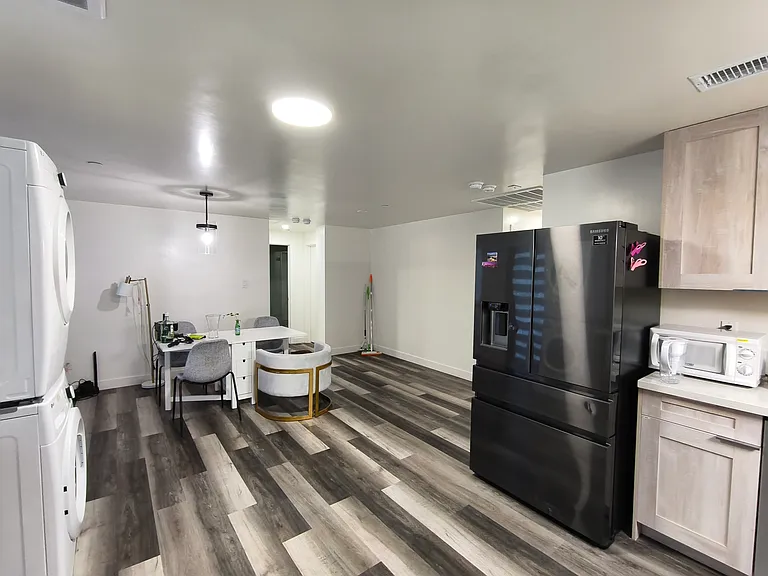 1280 W 37th Pl #D1S — Photo 8