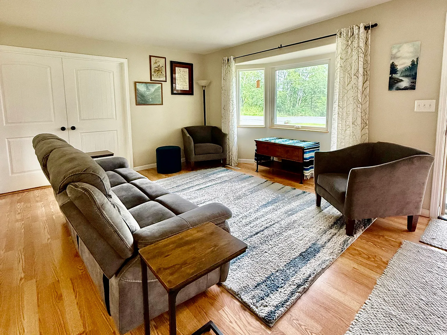 3 bed, 1100 sqft, $2,500 — Photo 2