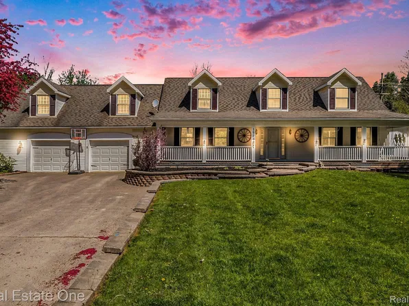 1526 Sexton Rd, Howell, MI 48843