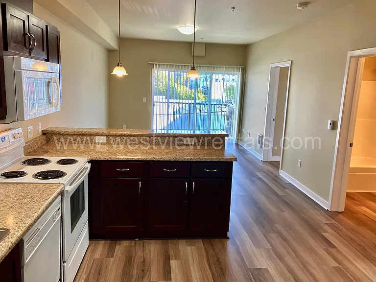 200 E Maple St — Photo 432