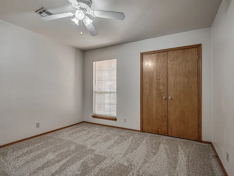 304 Eccell Ct — Photo 13