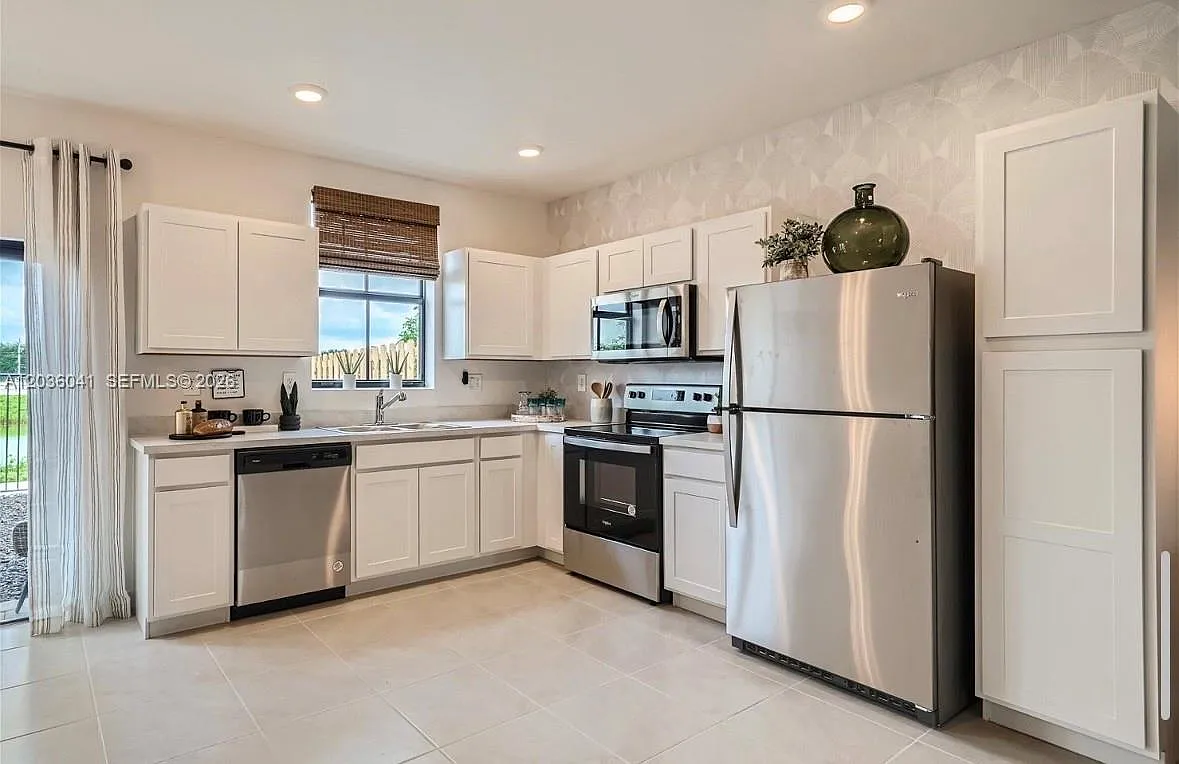 3 bed, 1500 sqft, $2,500 — Photo 3