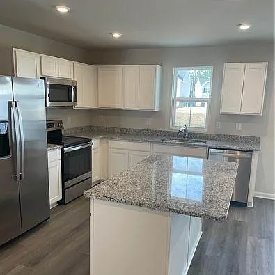242 C Christiana Ln — Photo 2