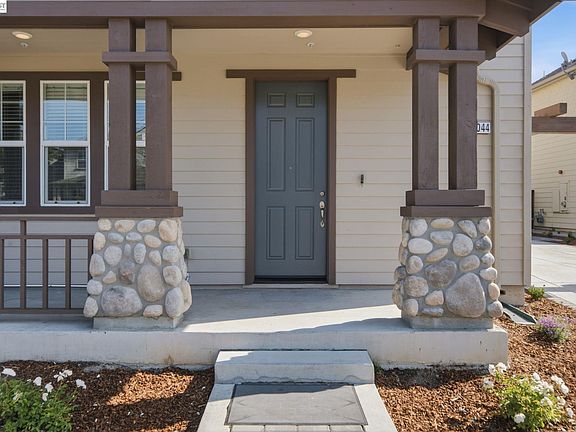 4th image of 34044 Stirrup Way
