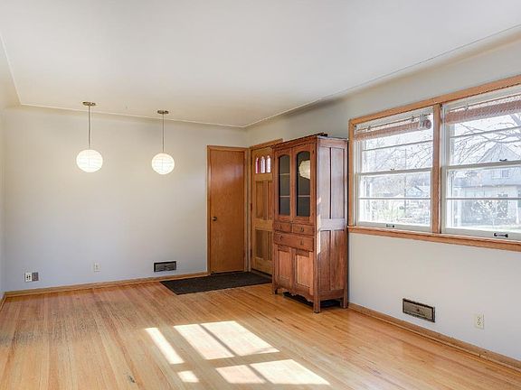 4th image of 2904 31st Ave S