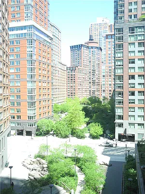 Sold by R New York | media 2