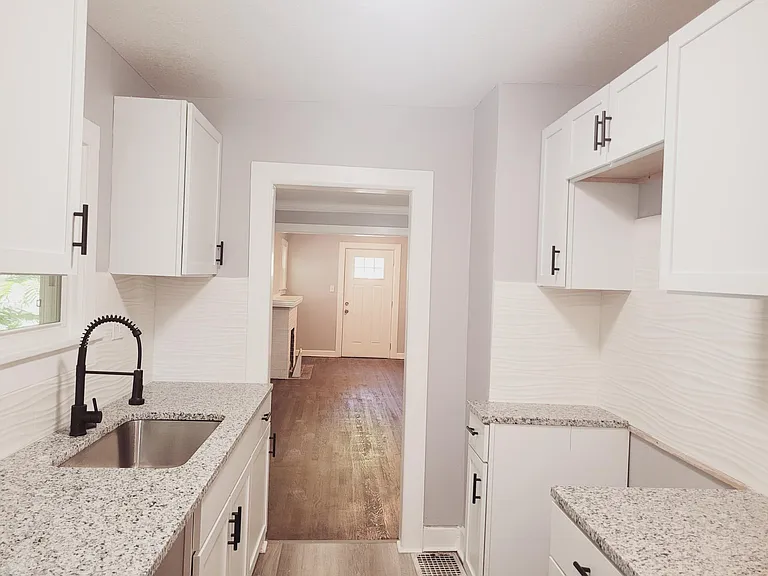2039 E Gregory Blvd — Photo 7