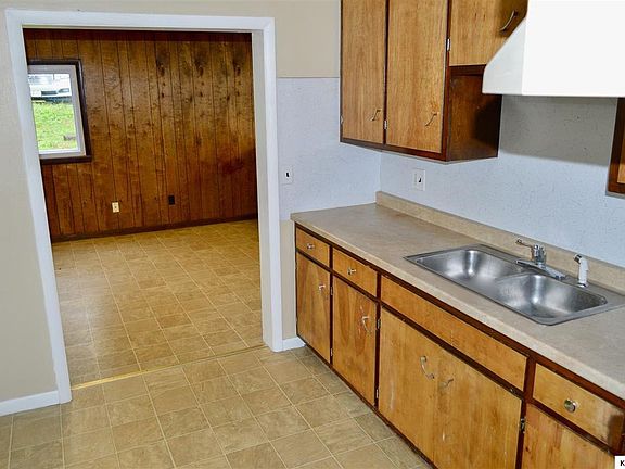5th image of 12471 East St