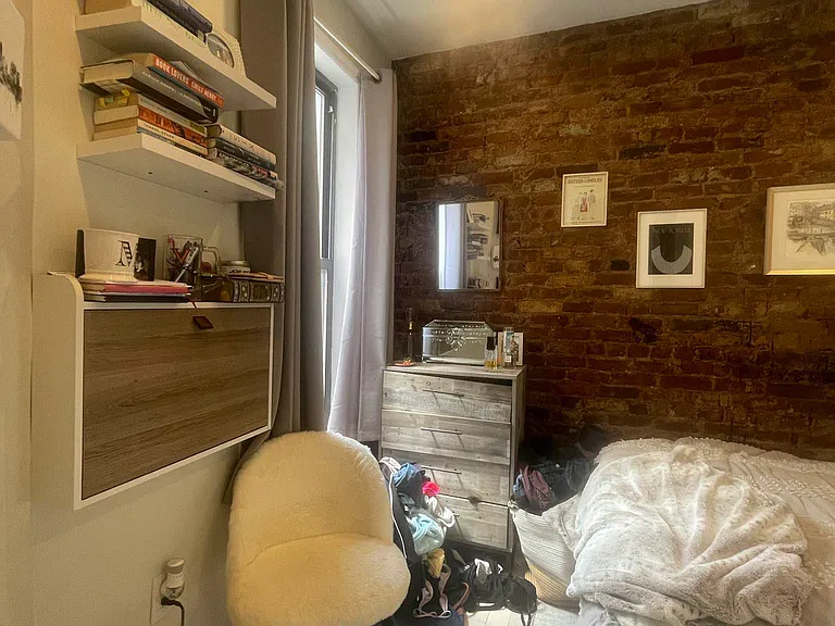 195 E 2nd St #6 — Photo 7
