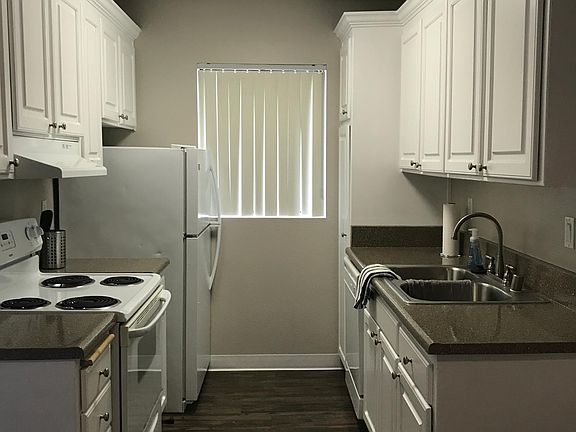 2nd image of 4776 Lamont St APT 11