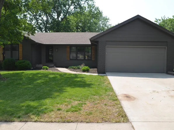 2715 SW Westport Dr, Topeka, KS 66614
