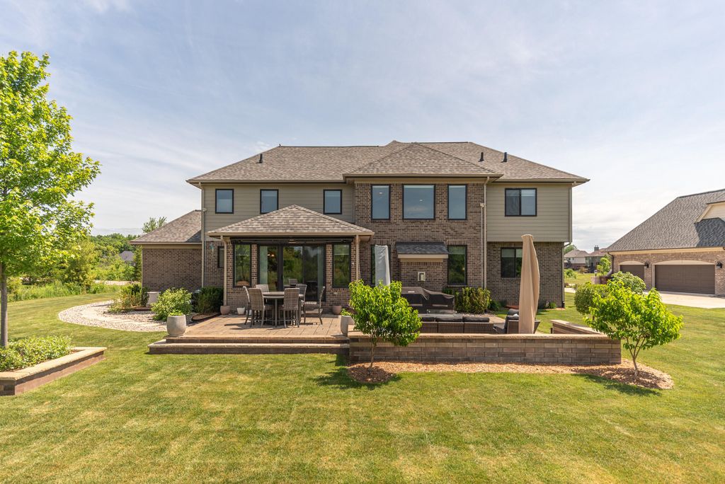 2376 Westbrooke Cir S, Ann Arbor, MI - More